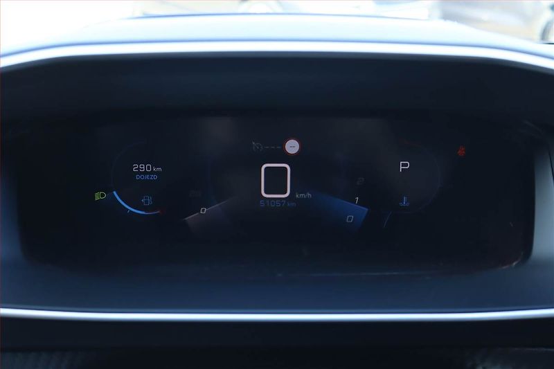 Peugeot 2008 (2021) GT Line 1.5 BlueHDi, Automat - fotka 11 z 26