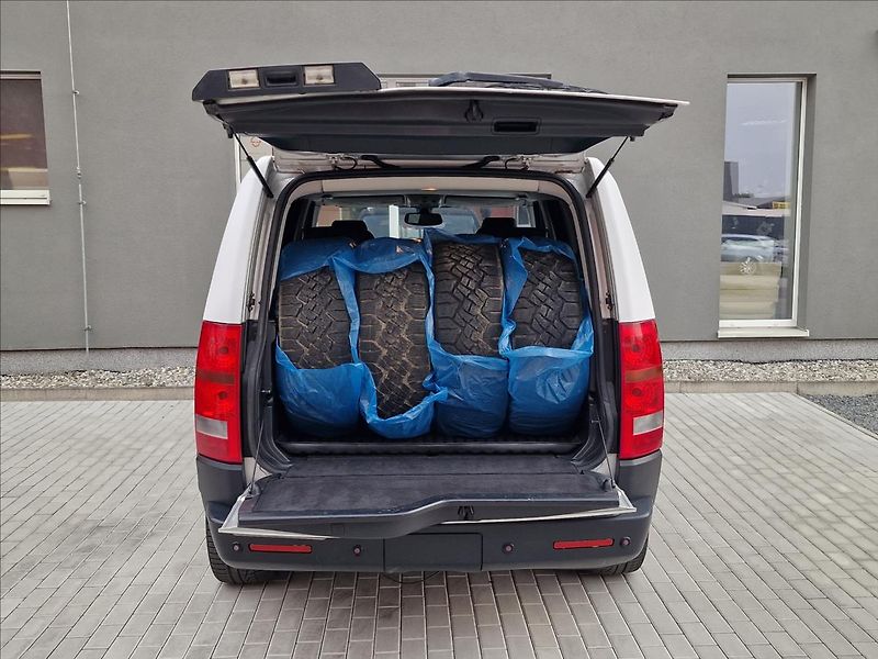 Land Rover Discovery 2.7 TDV6 140kW 4x4 - fotka 35 z 42