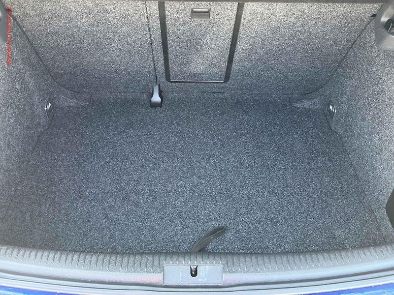 Volkswagen Golf (2005) 1.4i, AC, výhřev sed - fotka 7 z 15