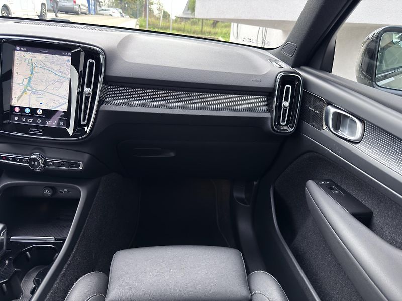 Volvo XC40 P8 AWD // TWIN PRO // 4x4 - fotka 22 z 45