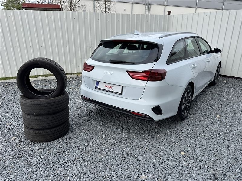 Kia Ceed 1,5 T-GDi Spin DPH 1.maj ČR - fotka 45 z 50