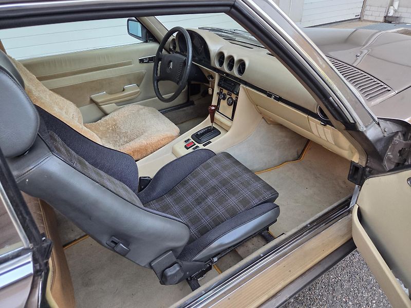 Mercedes-Benz SL (1977) w107 350 SLC V8 - fotka 18 z 27