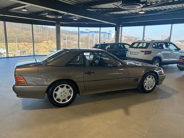Mercedes-Benz SL (1990) 500 kabriolet - fotka 8 z 26