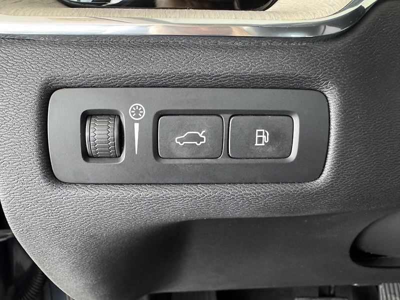 Volvo XC60 T8 AWD*Recharge*REZERVACE! - fotka 27 z 36
