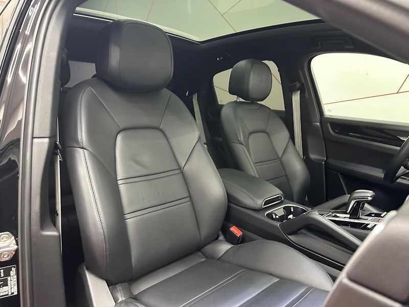 Porsche Cayenne (2023) E-Hybrid Coupe*PANO*CZ*DPH*1.M - fotka 9 z 21