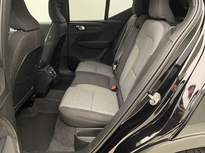 Volvo XC40 B3 PLUS BLACK EDITION AUT CZ - fotka 5 z 56