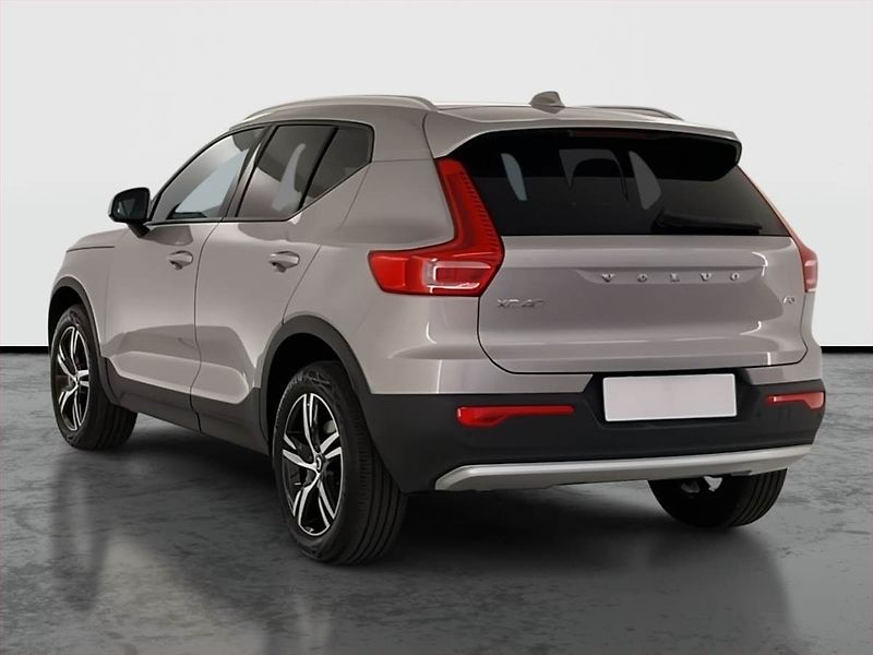 Volvo XC40 (2025) B3 - fotka 4 z 22