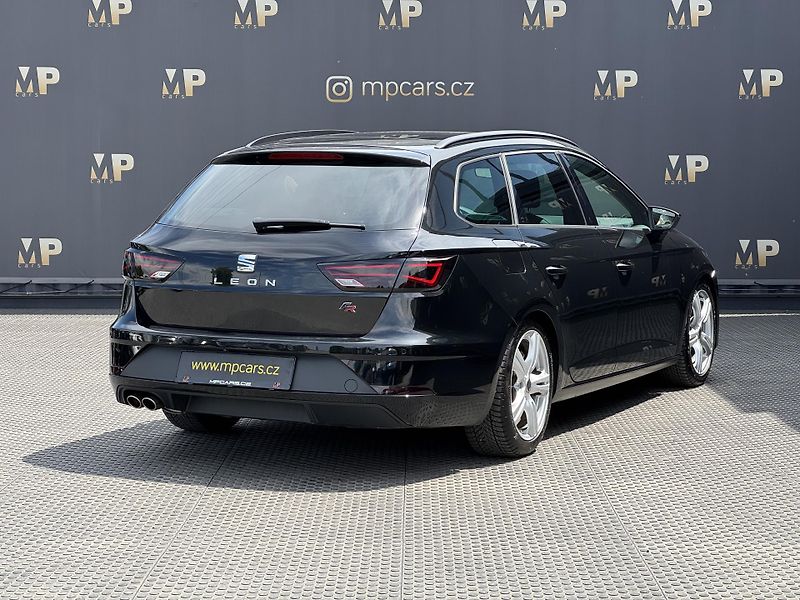 Seat Leon (2018) 1.5TSi MAN FR Virtual PANO RZV - fotka 6 z 52