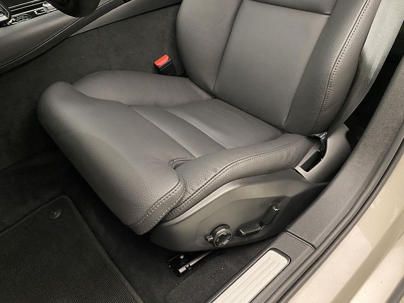 Volvo V60 T6 AWD PLUG-IN DARK REZERVACE - fotka 25 z 58