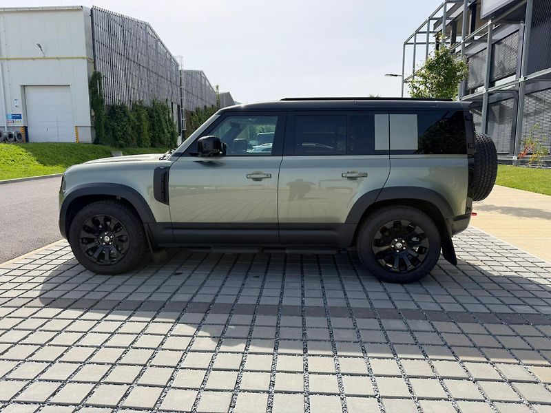 Land Rover Defender (2025) LAND ROVER DEFENDER – 3.0  - fotka 6 z 21
