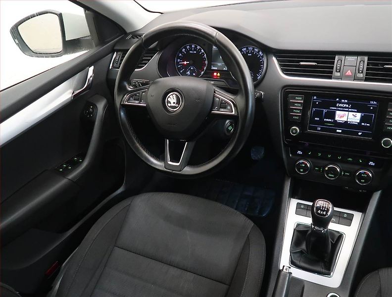 Škoda Octavia (2017) Style Plus 1.6 TDI, 4X4, ČR - fotka 7 z 16