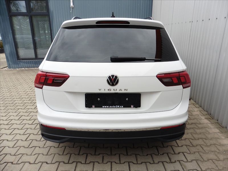 Volkswagen Tiguan 2,0 TDi Life DSG Navi - fotka 7 z 21