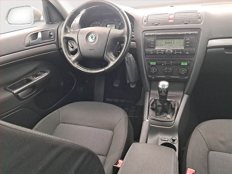 Škoda Octavia (2007) 1.9 TDI DPF, nová STK - fotka 7 z 15