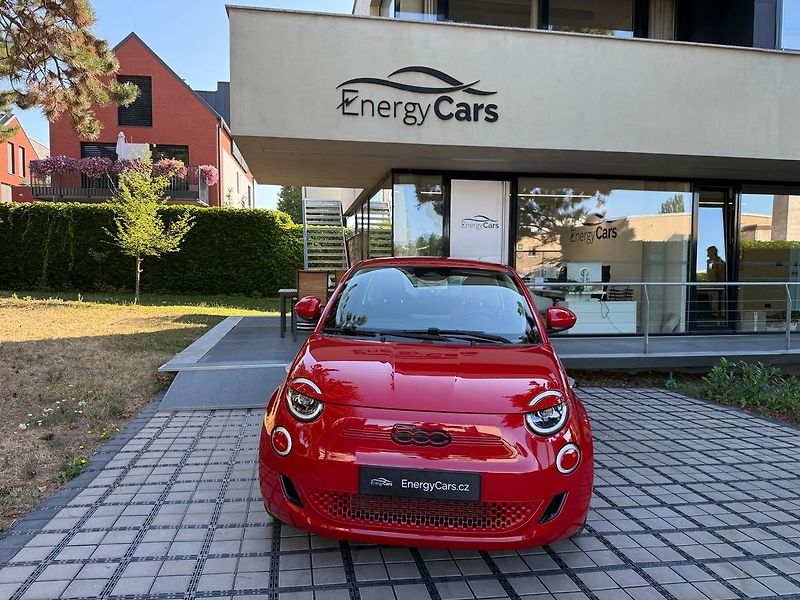 Fiat 500 (2023) RED 70kW Kamera - fotka 2 z 34