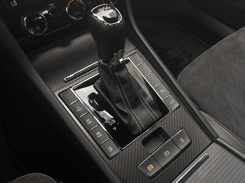 Škoda Superb 1,4 160kW iV Sportline DSG - fotka 32 z 32