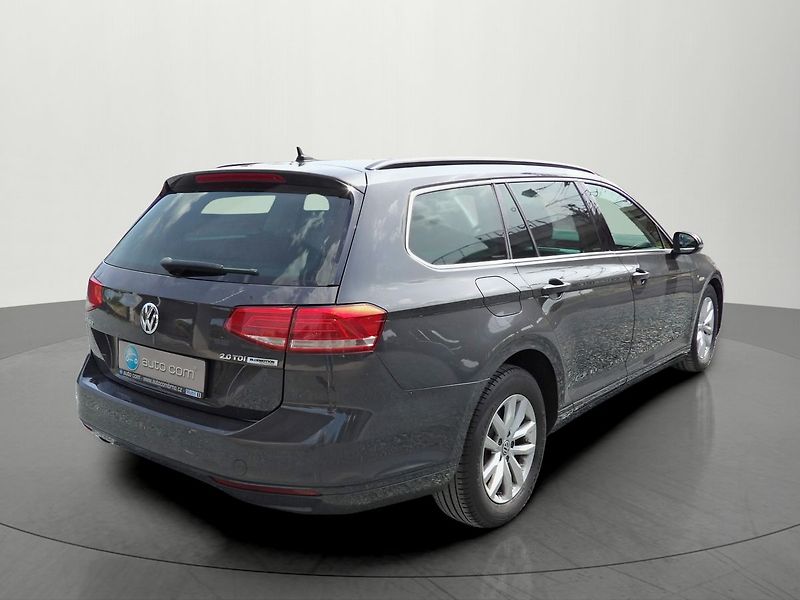 Volkswagen Passat 2.0TDI Comfort Adaptiv Navi - fotka 4 z 33