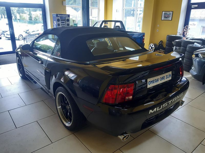 Ford Mustang 5.0 V6 CABRIO - fotka 5 z 19