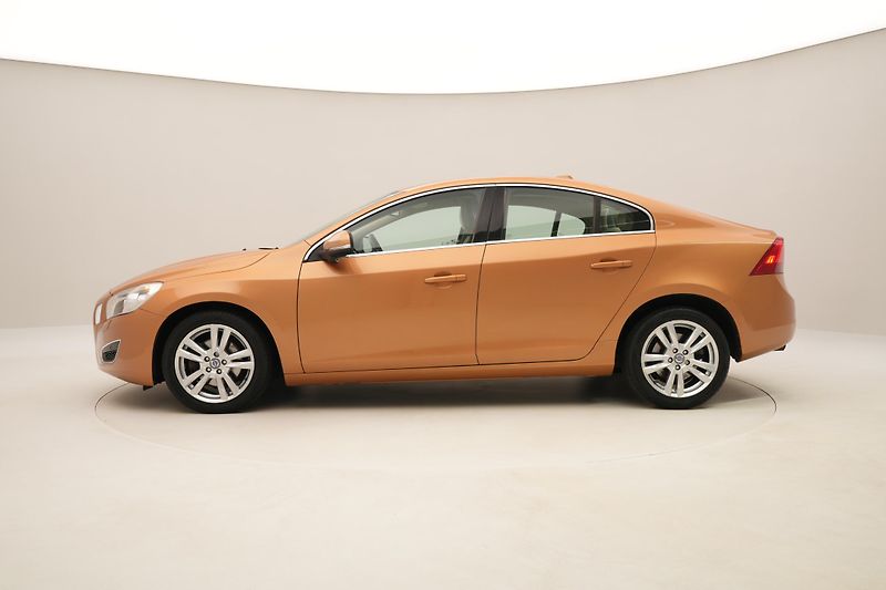 Volvo S60 D3 SUMMUM AUT  - fotka 9 z 46