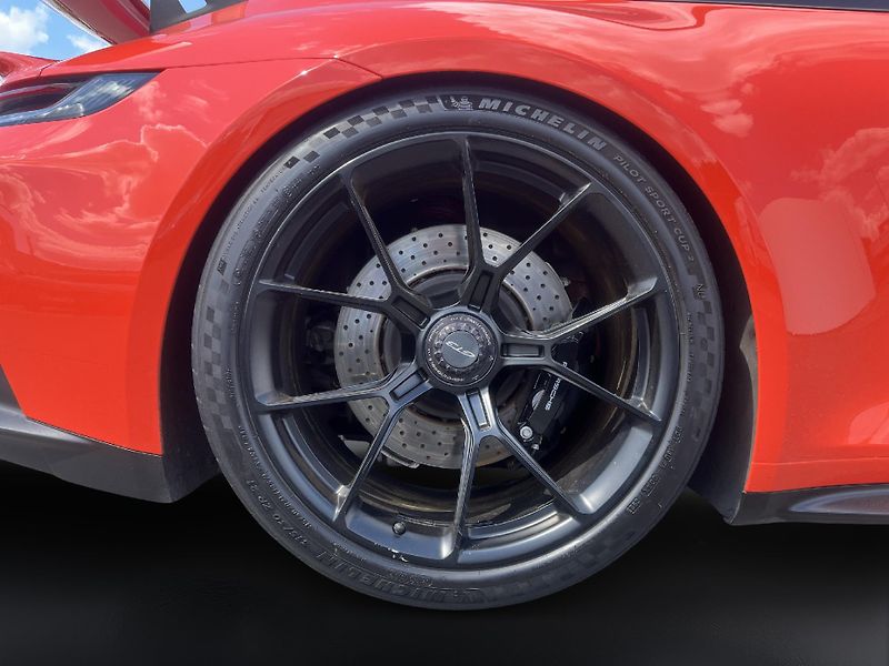 Porsche 911 (2021) GT3 - fotka 12 z 26