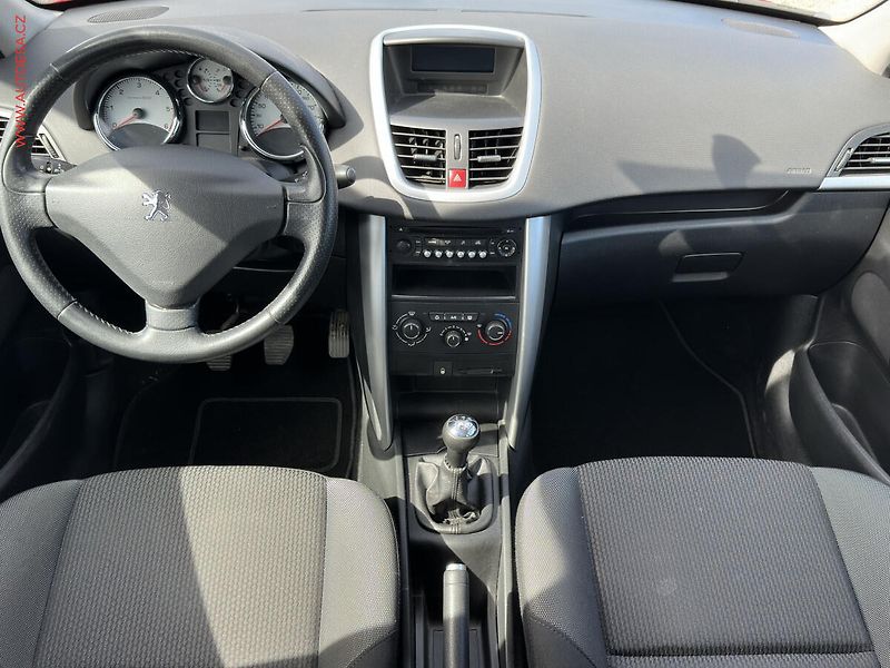 Peugeot 207 (2012) 1.4i, 2.maj,ČR, AC - fotka 8 z 16