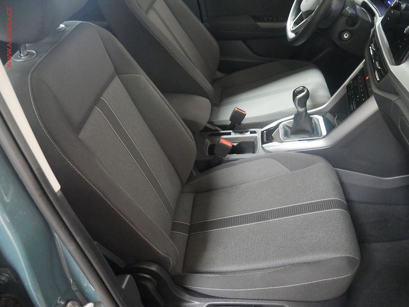 Volkswagen T-Roc (2023) 1.5TSi, 2.maj,ČR, Life, LED - fotka 12 z 25