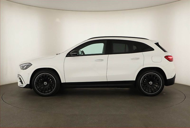 Mercedes-Benz GLA (2026) 220 4MATIC, AMG LINE - fotka 1 z 8