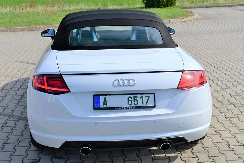 Audi TT 1.8TFSI S-Line Cabrio,B&O - fotka 10 z 50
