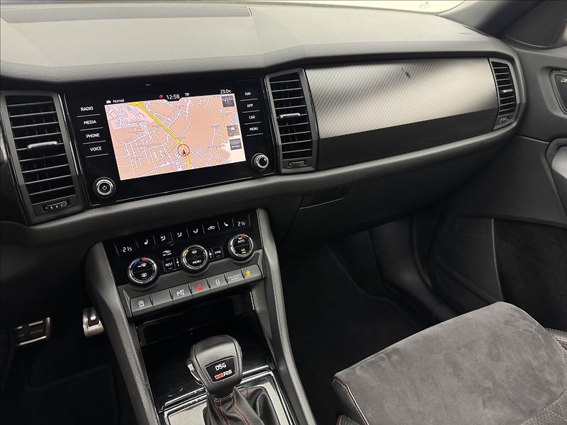 Škoda Kodiaq 2,0 RS CANTON DPH DCC 360° ČR - fotka 16 z 49