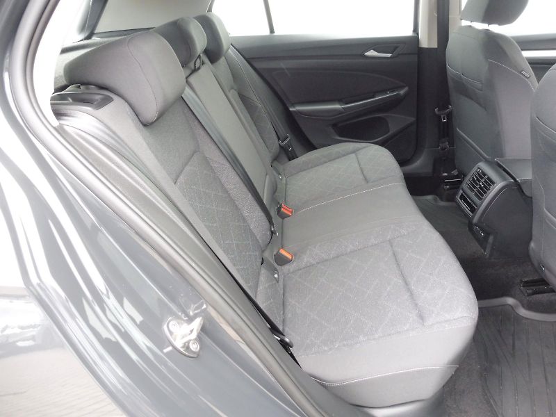 Volkswagen Golf (2024) Life 1,0 TSI 81kW - fotka 19 z 26