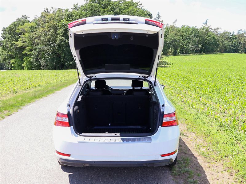 Škoda Superb 2,0 TDI 110kW DSG Xenon CZ - fotka 5 z 28