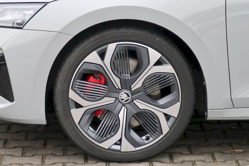 Škoda Octavia (2025) RS 2,0 TSi/195 kW DSG - fotka 31 z 32