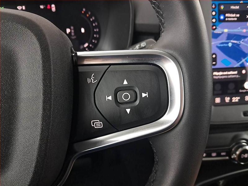 Volvo XC40 (2026) Plus B3 - fotka 18 z 20