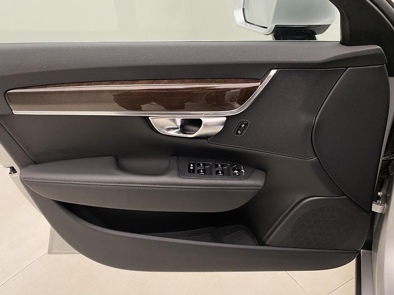 Volvo V90 D4 MOMENTUM AUT - fotka 7 z 39