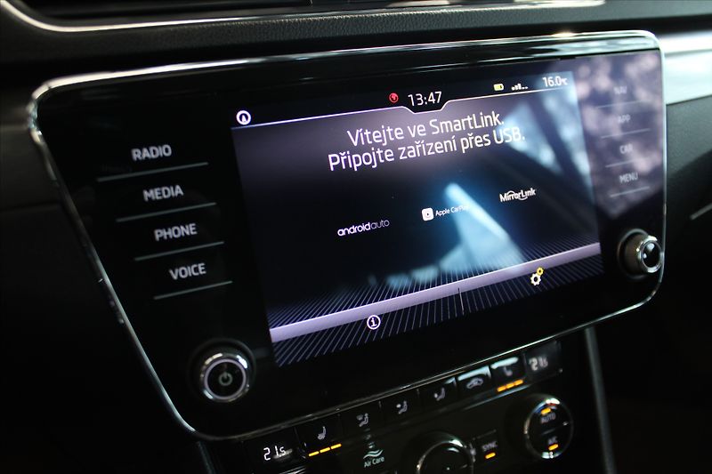 Škoda Superb TDi 140kW DSG 4x4 Style ACC/Ne - fotka 19 z 31
