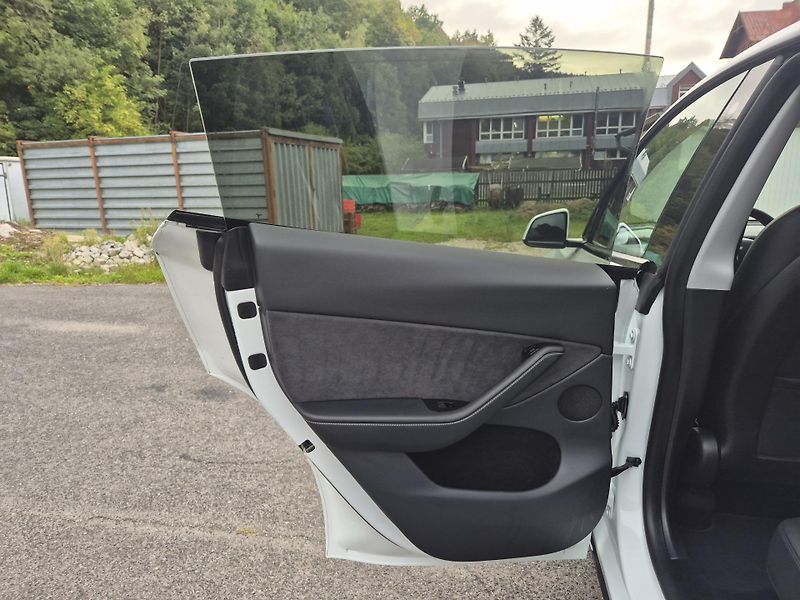 Tesla Model Y ZAMLUVENO ! TZ 92,4% - fotka 38 z 50