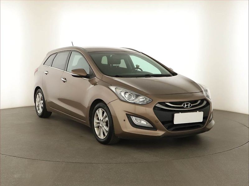 Hyundai i30 (2014) 1.6 CRDi, Navi, Tempomat - fotografie inzerátu