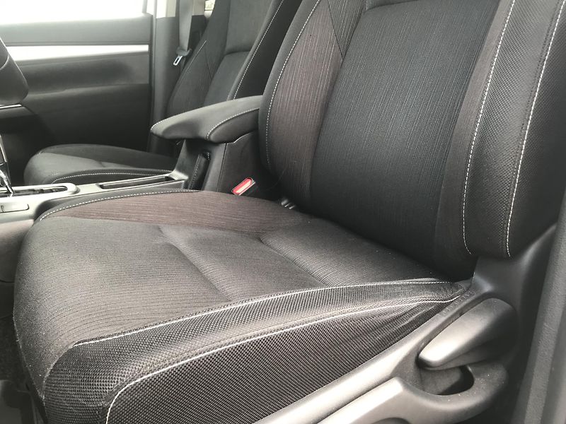 Toyota Hilux 2.4 D 110 ,4x4,AUT.ČR... - fotka 9 z 24
