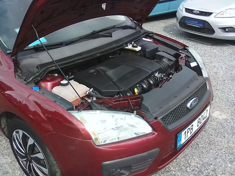 Ford Focus (2005) 2.0i 16V combi, 2majitel - fotka 29 z 30