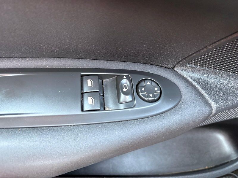 Citroën C4 (2016) BlueHDi 100 Feel Edition - fotka 21 z 22