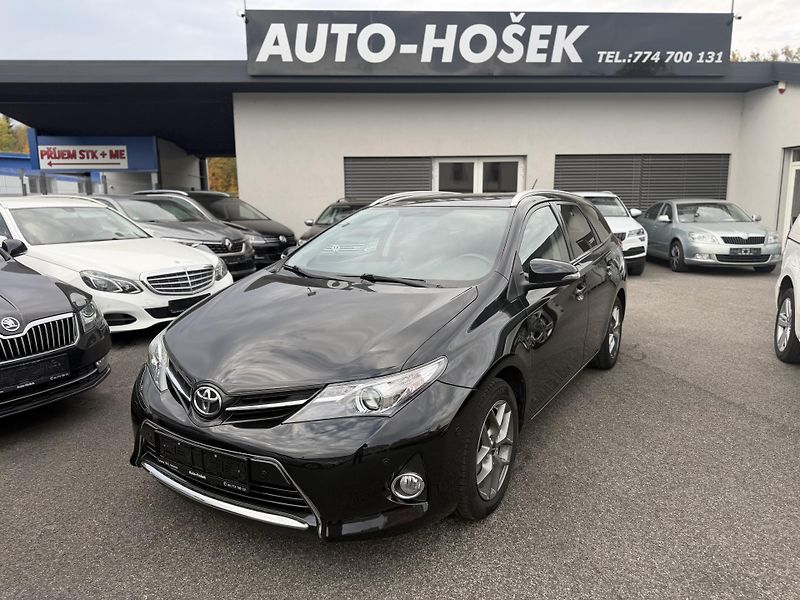 Toyota Auris 1.6i, kamera, tažné - fotka 1 z 17