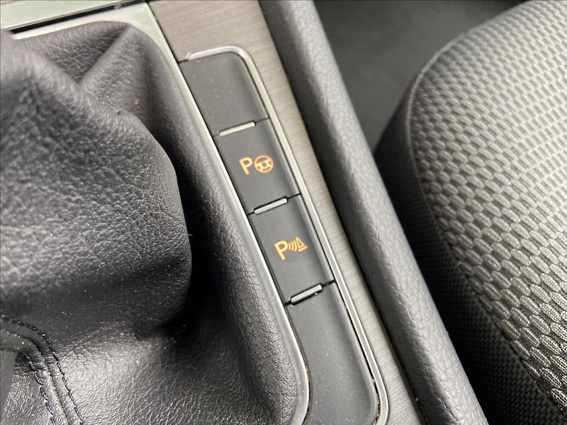 Volkswagen Golf 1,4 TSi REZERVACE  Serviska,Pa - fotka 21 z 50