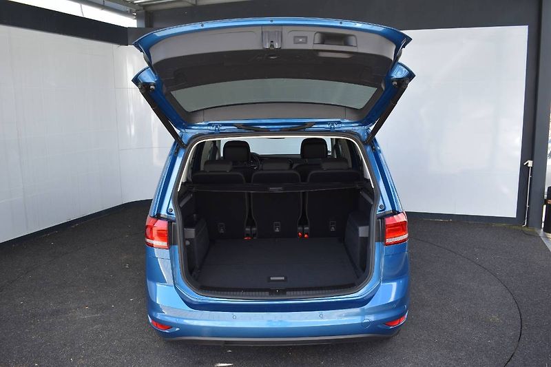Volkswagen Touran (2023) 1.5TSI 110kW DSG, Full LED - fotka 10 z 25