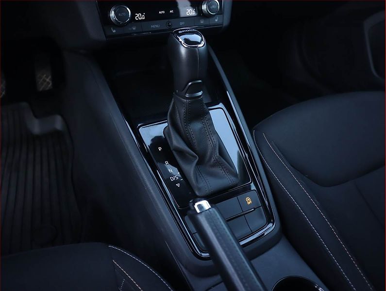 Škoda Kamiq (2020) 1.0 TSI, Automat, Tempomat - fotka 13 z 23