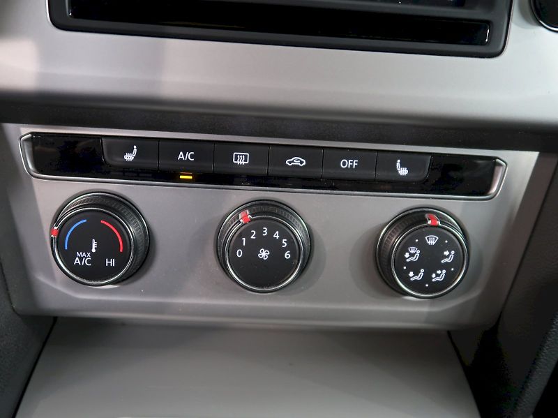 Volkswagen Passat (2017) COMFORTLINE 1.6TDI 88KW - fotka 27 z 37
