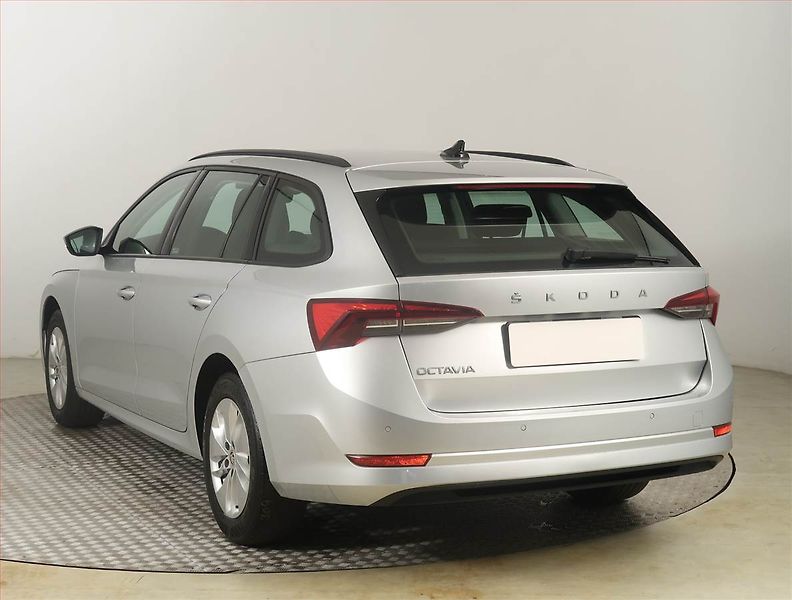 Škoda Octavia (2022) Ambition 2.0 TDI, ČR,1.maj - fotka 4 z 19