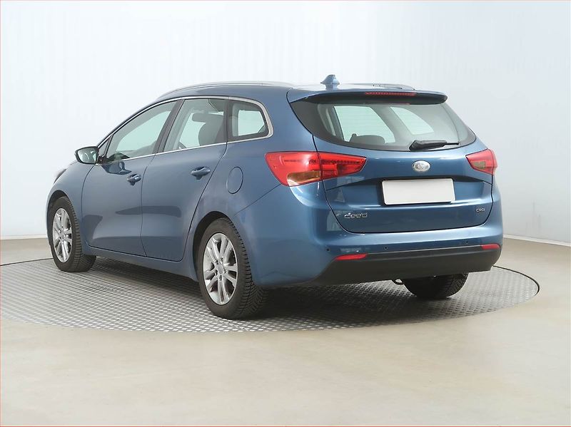 Kia Ceed (2012) 1.6 CRDi, Tempomat - fotka 4 z 14