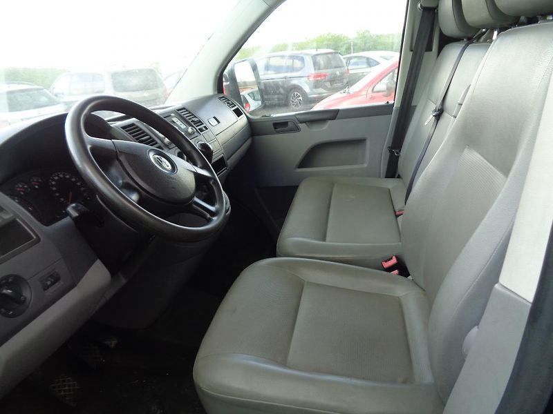 Volkswagen Transporter 2,5 TDI - fotka 7 z 8