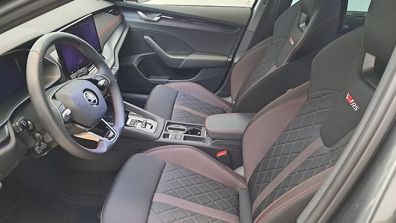 Škoda Octavia (2024) 2.0 TSI RS 195 kW A7F - fotka 11 z 23