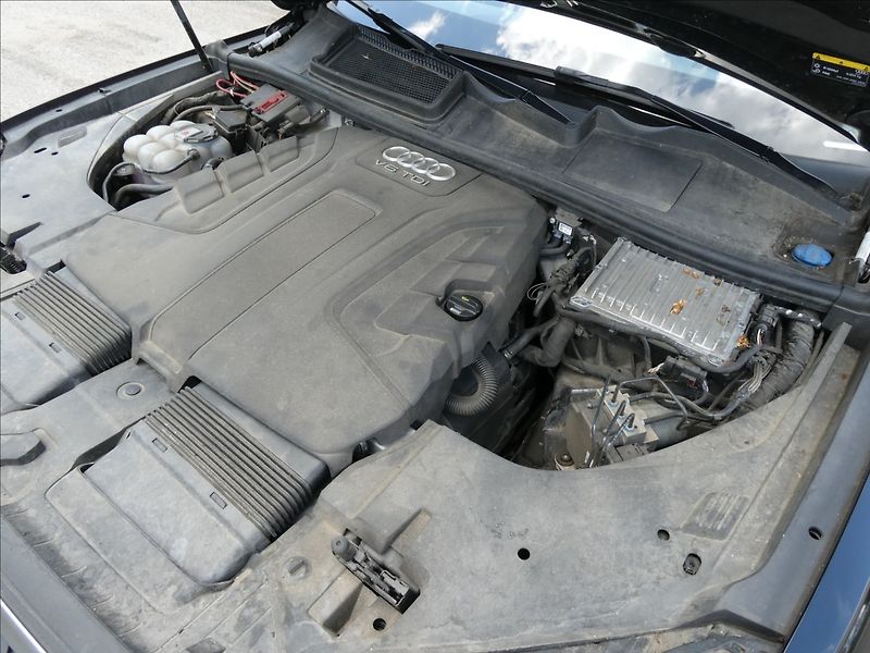 Audi Q7 3,0 TDiV6 200kW S-LINE,QUATTRO - fotka 47 z 48