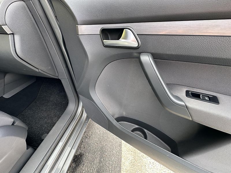 Volkswagen Touran (2010) 1.2TSI/77kW * 2.Maj.  - fotka 23 z 37